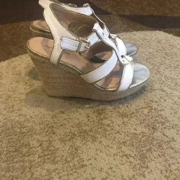 Call it spring heeled sandals/white and gold/7 1-2 - Picture 3 of 5